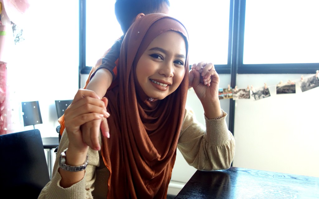 Shopkeeper Stories with Nazlin Hilal the founder of Doll Me Up Cosmetics and Boneca cosmetics make-up in Singapore small business make-up fashion enterprise